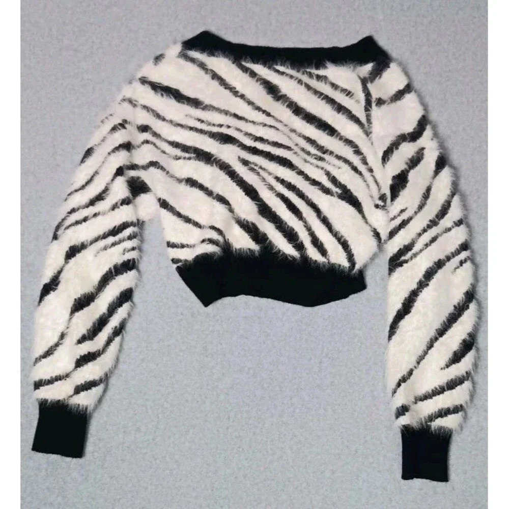 Forever 21 Cropped Button Up Cardigan Size Small Zebra Animal Pring Soft Eyelash - Picture 9 of 9